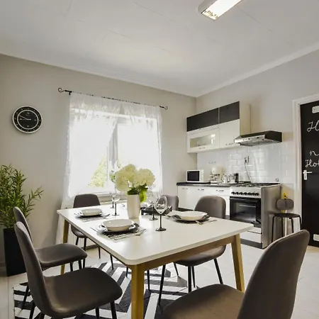 Apartmán Flamingo & Apartman *