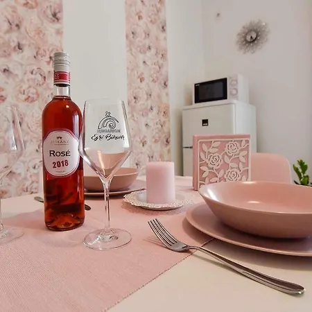 Flamingo & Apartman *
