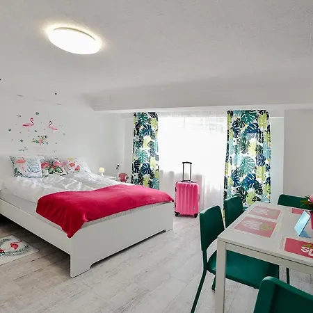 Apartmán Flamingo & Apartman *